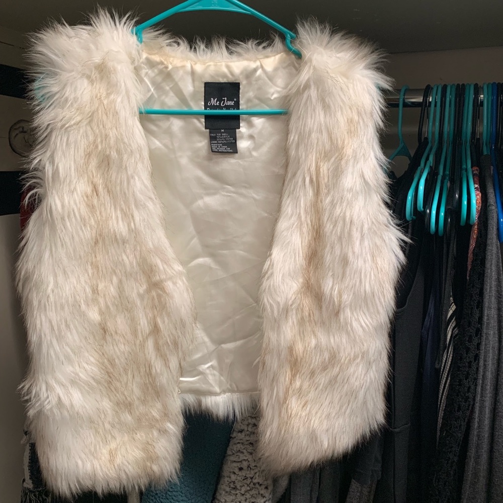 Faux fur vest 🚫🐰